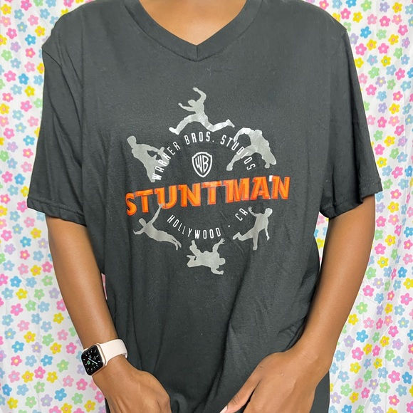 For stuntperson enthusiast in your life. Size XL. V neck. No flaws - Picture 4 of 5